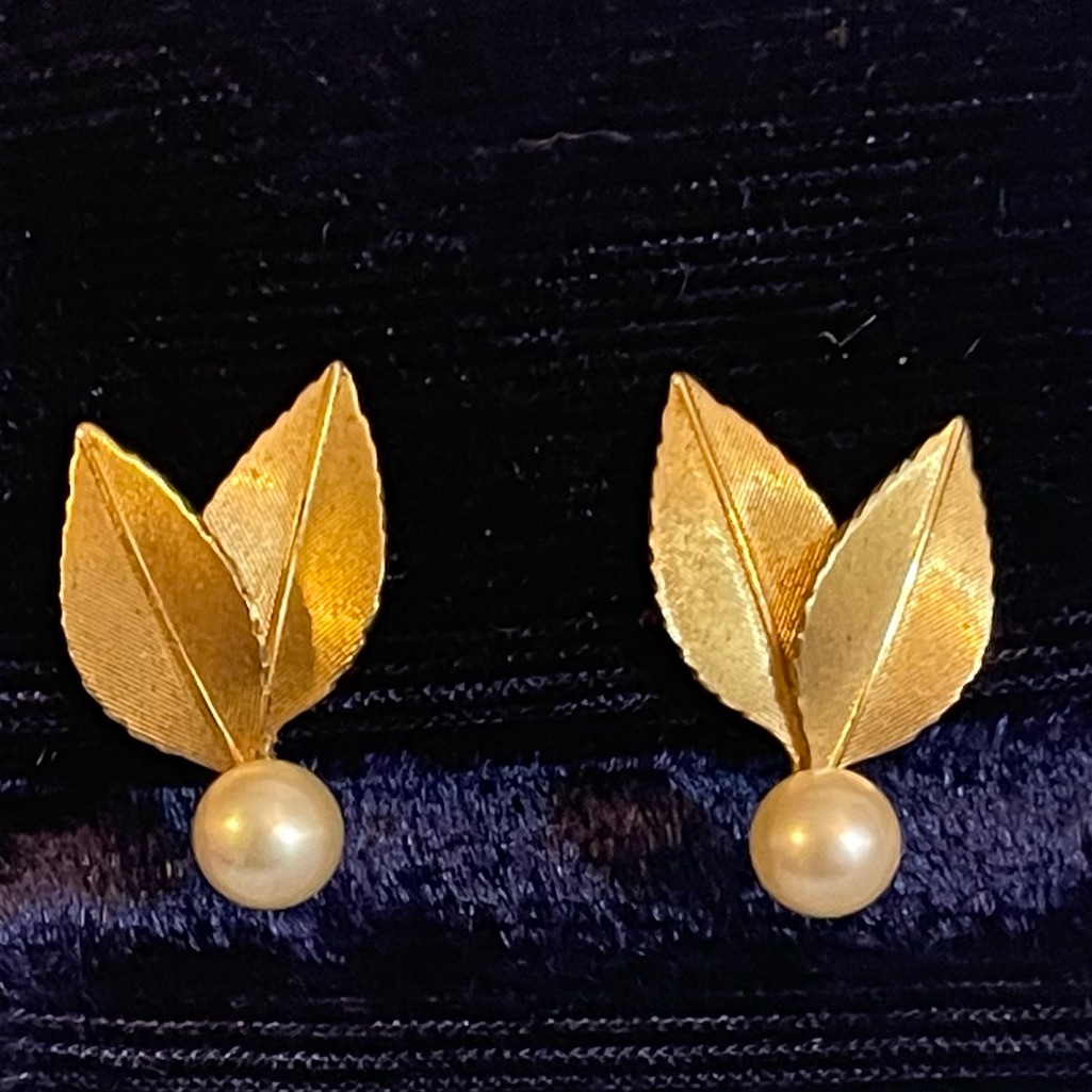 Vintage Costume Gold Pearl Earrings Signed Krementz 41$